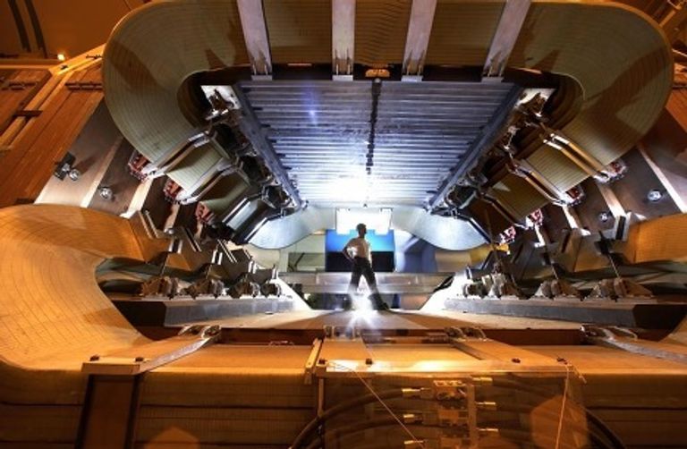 Большой адронный коллайдер - детектор LHCb Большой адронный коллайдер - детектор LHCb