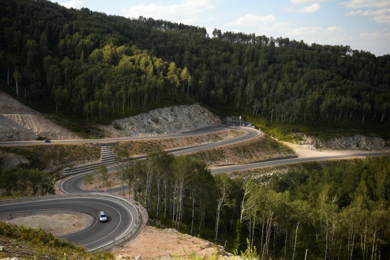 Автомобильная дорога, ведущая в туристический кластер Белокуриха-2 в Алтайском крае