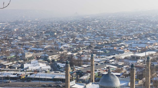 Вид на город Ош с горы Сулейман-Тоо. Архивное фото Вид на город Ош с горы Сулейман-Тоо. Архивное фото
