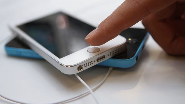 Смартфон Apple iPhone 5s. Архивное фото Смартфон Apple iPhone 5s. Архивное фото