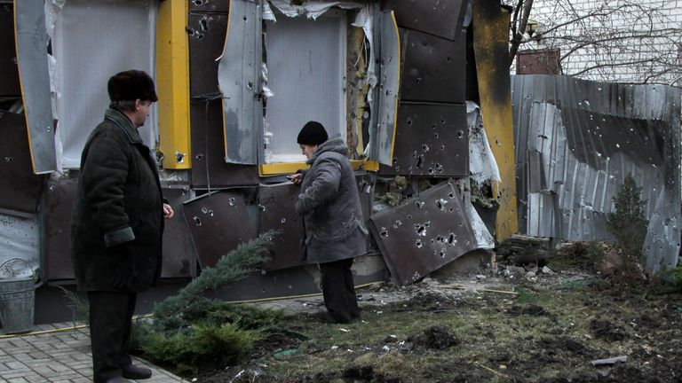 Последствия обстрела в городе Ясиноватая. 21 декабря 2017 Последствия обстрела в городе Ясиноватая. 21 декабря 2017