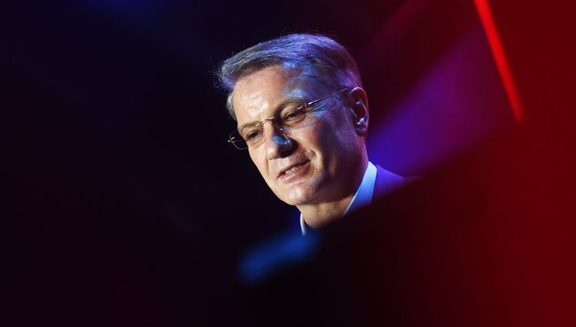 Председатель правления Сбербанка России Герман Греф во время выступления на форуме Synergy Global Forum в Олимпийском. 27 ноября 2017 Председатель правления Сбербанка России Герман Греф во время выступления на форуме Synergy Global Forum в Олимпийском. 27 ноября 2017