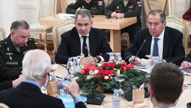 Встреча Сергея Лаврова, Стаффана де Мистуры и Сергея Шойгу. 21 декабря 2017 Встреча Сергея Лаврова, Стаффана де Мистуры и Сергея Шойгу. 21 декабря 2017