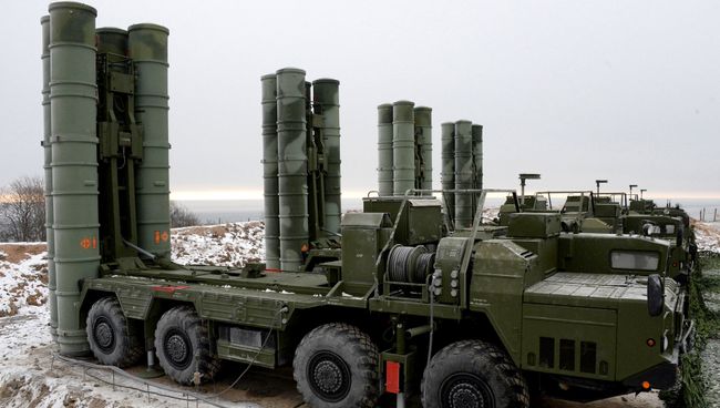 Зенитные ракетные комплексы С-400 Триумф. Архивное фото Зенитные ракетные комплексы С-400 Триумф. Архивное фото