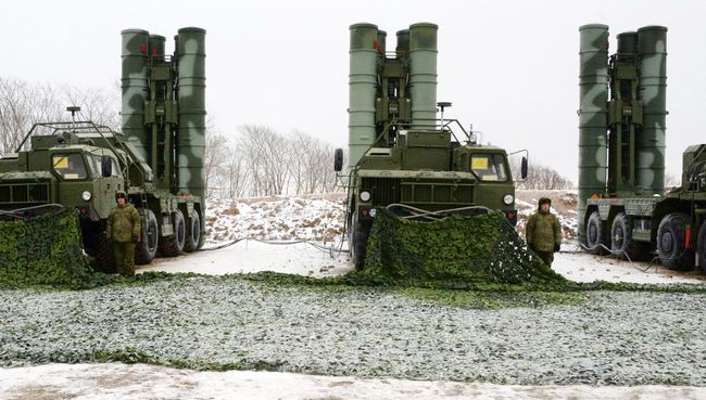 Дивизион ЗРК С-400. Архивное фото Дивизион ЗРК С-400. Архивное фото