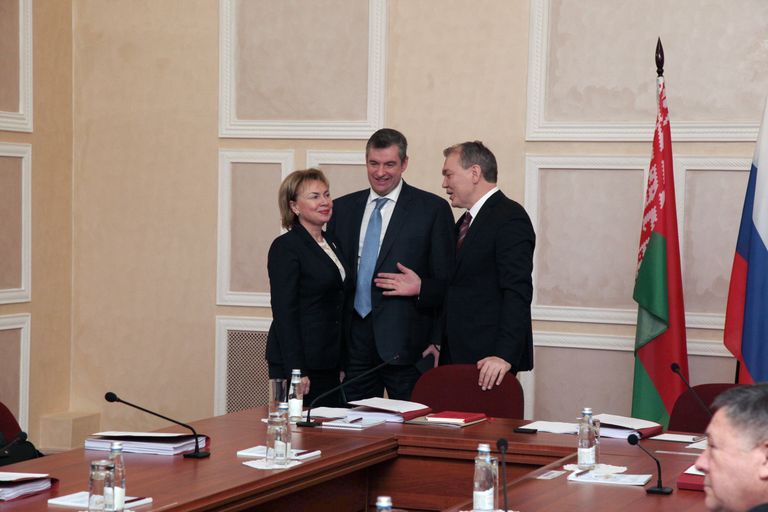 Заместитель Председателя Парламентского Собрания Марианна Щеткина, депутаты Парламентского Собрания Леонид Слуцкий и Леонид Калашников перед заседанием Совета Парламентского Собрания Заместитель Председателя Парламентского Собрания Марианна Щеткина, депутаты Парламентского Собрания Леонид Слуцкий и Леонид Калашников перед заседанием Совета Парламентского Собрания