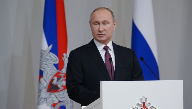 Президент РФ Владимир Путин во время посещения Военной академии РВСН имени Петра Великого. 22 декабря 2017