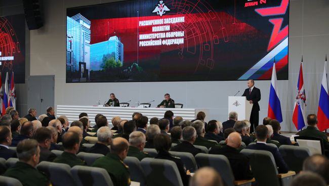 Президент РФ Владимир Путин на расширенном заседании коллегии министерства обороны. 22 декабря 2017 Президент РФ Владимир Путин на расширенном заседании коллегии министерства обороны. 22 декабря 2017
