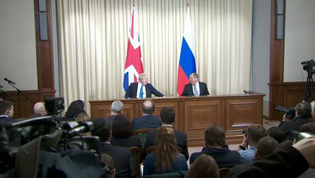 Лавров на пресс-конференции пошутил, что знает о содержимом карманов Джонсона Лавров на пресс-конференции пошутил, что знает о содержимом карманов Джонсона