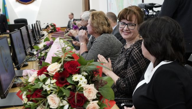 Заместитель мэра Москвы по вопросам ЖКХ и благоустройства Петр Бирюков в День Энергетика наградил 22 сотрудников компании Мосэнерго. 22 декабря 2017