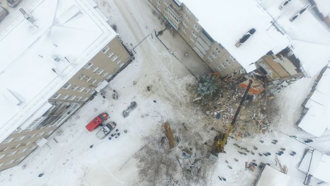 Разбор завалов на месте обрушения жилого дома в городе Юрьевец Ивановской области. 22 декабря 2017 Разбор завалов на месте обрушения жилого дома в городе Юрьевец Ивановской области. 22 декабря 2017