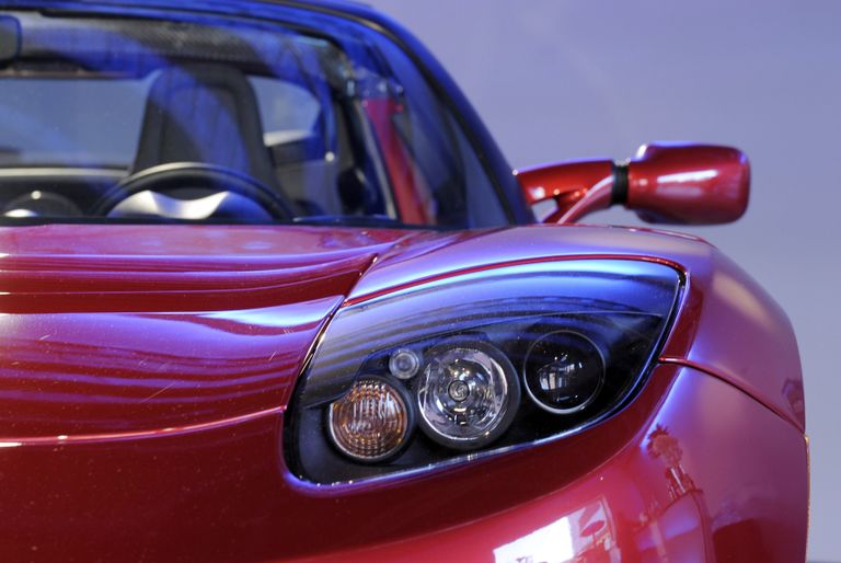 Автомобиль Tesla Roadster Автомобиль Tesla Roadster
