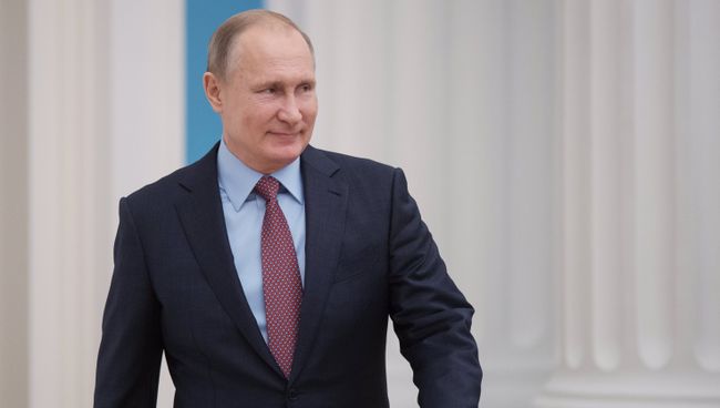 Президент РФ Владимир Путин перед началом встречи с руководством Совета Федерации и Государственной Думы РФ. 25 декабря 2017