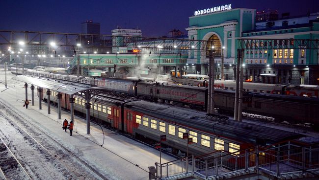 Пассажирские поезда на станции Новосибирск-Главный. Архивное фото