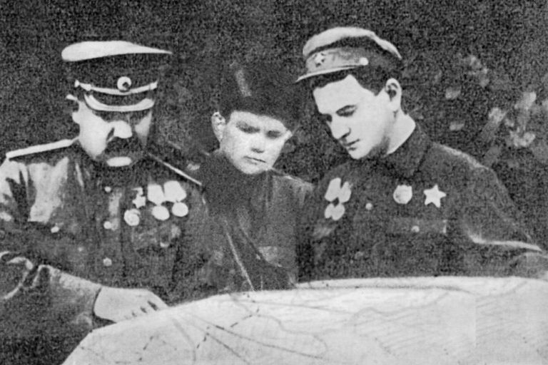 Анатолий Гаврилович Гунарь (в центре) Анатолий Гаврилович Гунарь (в центре)