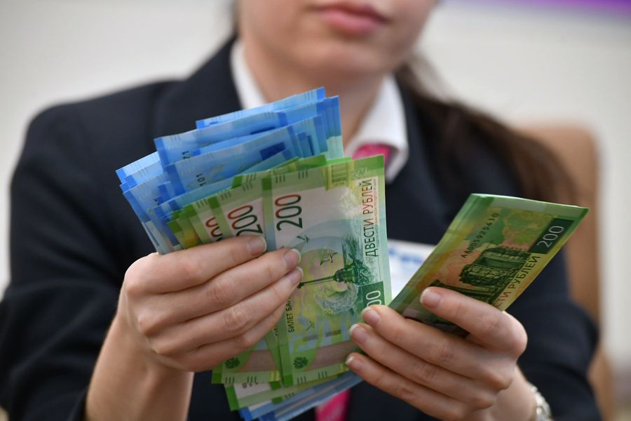 Купюры номиналом 200 и 2000 рублей Купюры номиналом 200 и 2000 рублей
