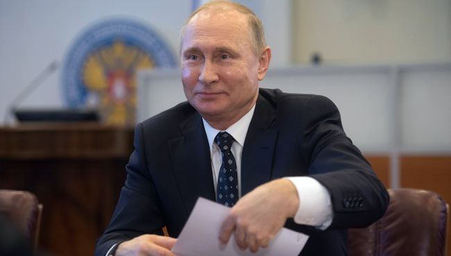 Президент РФ Владимир Путин в ЦИК во время подачи документов для выдвижения кандидатом на предстоящих в 2018 году выборах президента РФ