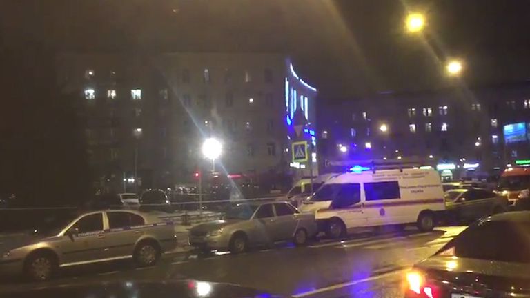 Взрыв произошел в магазине Перекресток в Петербурге. Съемка с места ЧП Взрыв произошел в магазине Перекресток в Петербурге. Съемка с места ЧП