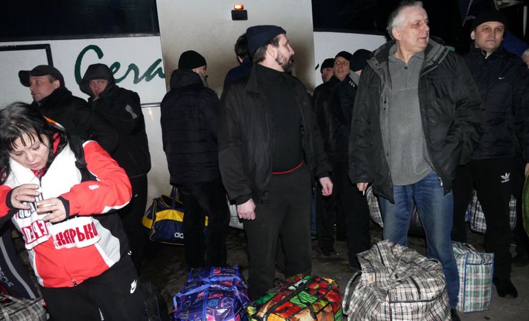Пленные ДНР во время обмена пленными между ЛНР и ДНР и Киевом между поселками Майорск и Горловка. 27 декабря 2017 Пленные ДНР во время обмена пленными между ЛНР и ДНР и Киевом между поселками Майорск и Горловка. 27 декабря 2017