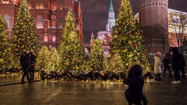 Новогодняя иллюминация на Манежной площади. Архивное фото Новогодняя иллюминация на Манежной площади. Архивное фото