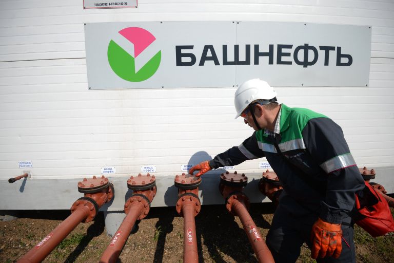 Инженер у автоматизированной групповой замерной установки ООО Башнефть-добыча ПАО АНК Башнефть