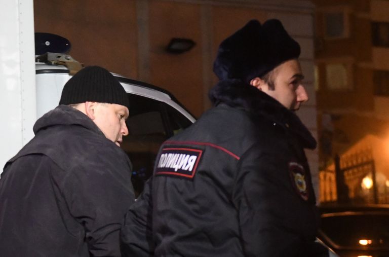 Экс-директор фабрики Меньшевик Илья Аверьянов, обвиняемый в убийстве, у Пресненского суда Москвы. 28 декабря 2017
