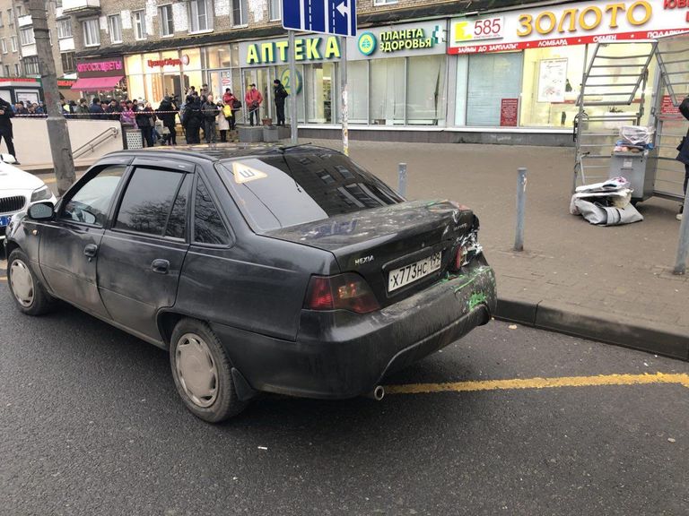 Автомобиль Daewoo Nexia на месте ДТП на Сходненской улице в Москве. 29 декабря 2017 Автомобиль Daewoo Nexia на месте ДТП на Сходненской улице в Москве. 29 декабря 2017