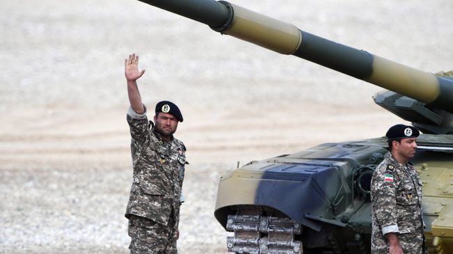 Иранские военнослужащие