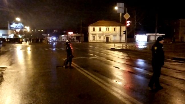 Полиция Харькова оцепила улицу у Укрпочты, где неизвестный взял заложников. Архивное фото Полиция Харькова оцепила улицу у Укрпочты, где неизвестный взял заложников. Архивное фото