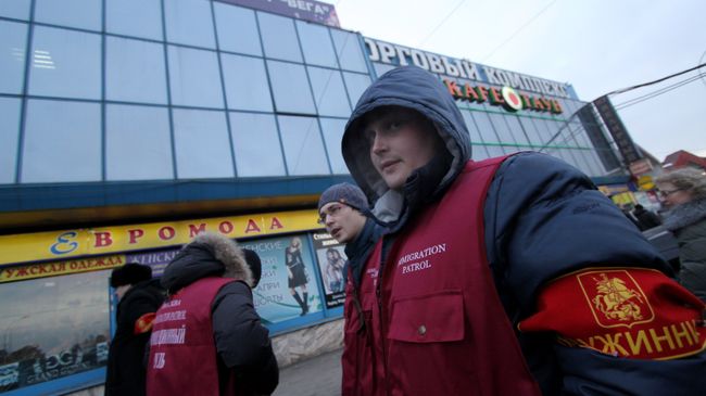 Народные дружинники в Москве. Архивное фото Народные дружинники в Москве. Архивное фото