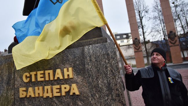Участник марша националистов, приуроченного к 109-й годовщине со дня рождения Степана Бандеры, во Львове
