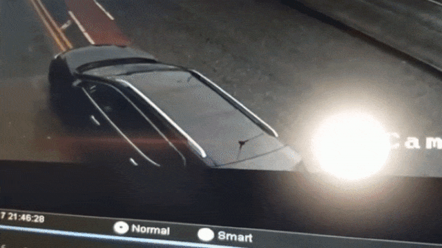 Спорткар врезается в Nissan gif Спорткар врезается в Nissan gif