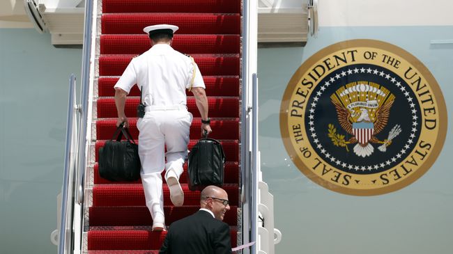 Ядерный чемоданчик президента США Дональда Трампа Ядерный чемоданчик президента США Дональда Трампа