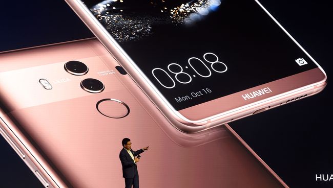 Презентация смартфона Huawei Mate 10 в Мюнхене. Архивное фото Презентация смартфона Huawei Mate 10 в Мюнхене. Архивное фото