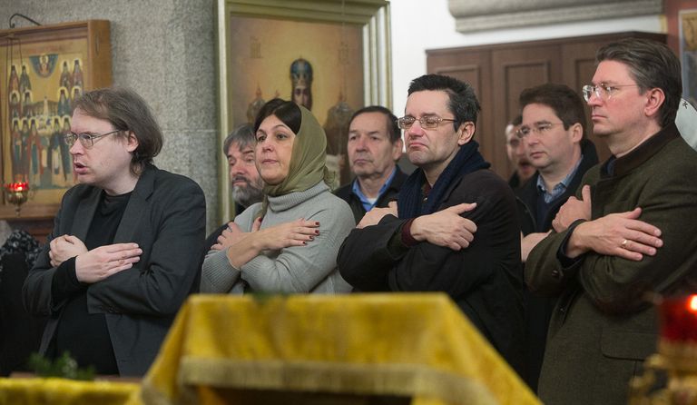 Прихожане кафедрального Никольского собора на литургии