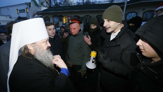 Митрополит Вышгородский и Чернобыльский Павел ведет переговоры с протестующими возле Киево-Печерской лавры. 8 января 2018 Митрополит Вышгородский и Чернобыльский Павел ведет переговоры с протестующими возле Киево-Печерской лавры. 8 января 2018