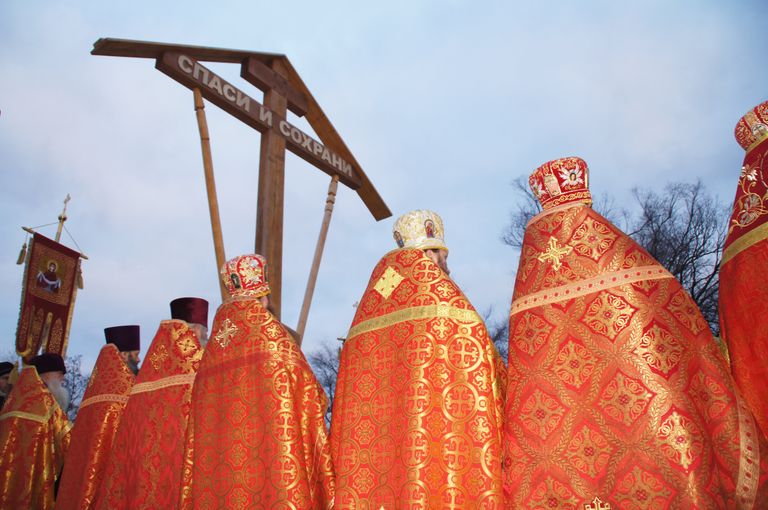 Шестиметровый поклонный крест, привезенный из Санкт-Петербурга, установлен в Славяносербском районе у линии соприкосновения в самопровозглашенной ЛНР. 9 января 2018 Шестиметровый поклонный крест, привезенный из Санкт-Петербурга, установлен в Славяносербском районе у линии соприкосновения в самопровозглашенной ЛНР. 9 января 2018