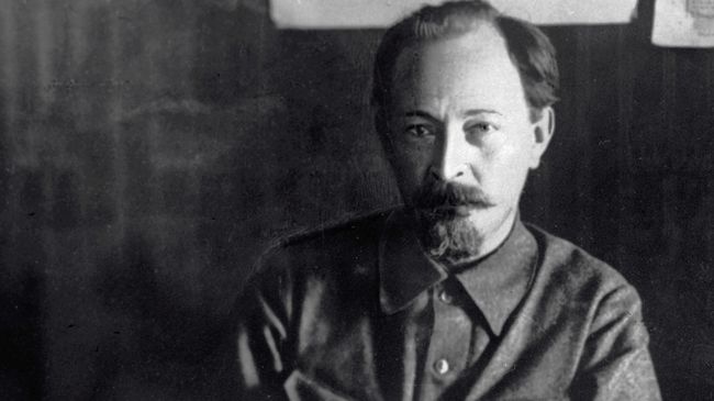 Феликс Эдмундович Дзержинский за письменным столом Феликс Эдмундович Дзержинский за письменным столом