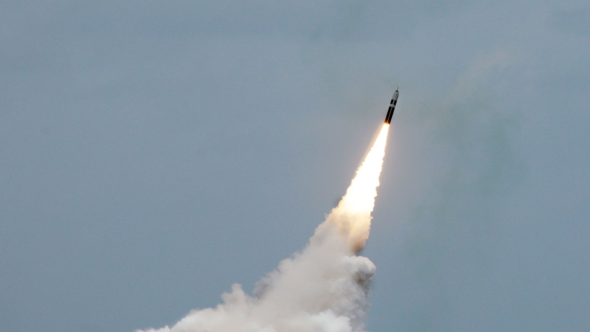 Пуск ракеты подводного базирования Trident II D5 Пуск ракеты подводного базирования Trident II D5 - РИА Новости, 1920, 09.11.2022