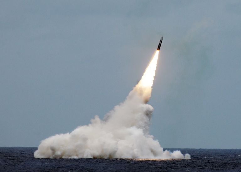 Пуск ракеты подводного базирования Trident II D5 