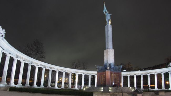 Мемориал советским воинам на площади Шварценбергплац в Вене, Австрия Мемориал советским воинам на площади Шварценбергплац в Вене, Австрия