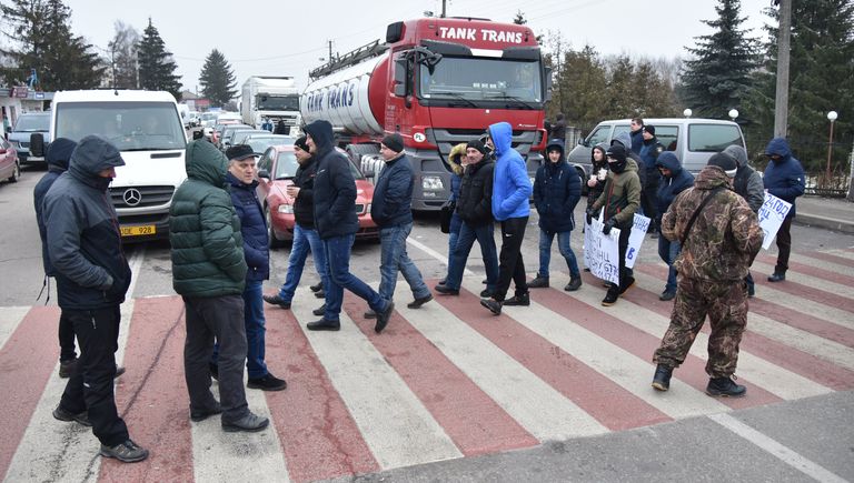 Участники акции протеста на границе между Украиной и Польшей. 10 января 2018 Участники акции протеста на границе между Украиной и Польшей. 10 января 2018