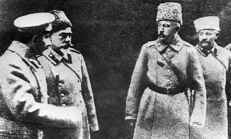 Командный состав Добровольческой армии, руководители белого движения в России во время Гражданской войны, генералы: Африкан Богаевский, Антон Деникин, Петр Краснов и Иван Романовский. 1919 год Командный состав Добровольческой армии, руководители белого движения в России во время Гражданской войны, генералы: Африкан Богаевский, Антон Деникин, Петр Краснов и Иван Романовский. 1919 год