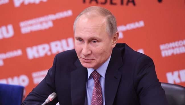 Президент РФ Владимир Путин на встрече с руководителями российских печатных СМИ и информационных агентств в редакции газеты Комсомольская правда. 11 января 2018