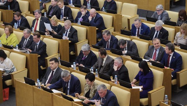 Депутаты на пленарном заседании Государственной Думы РФ. Архивное фото Депутаты на пленарном заседании Государственной Думы РФ. Архивное фото