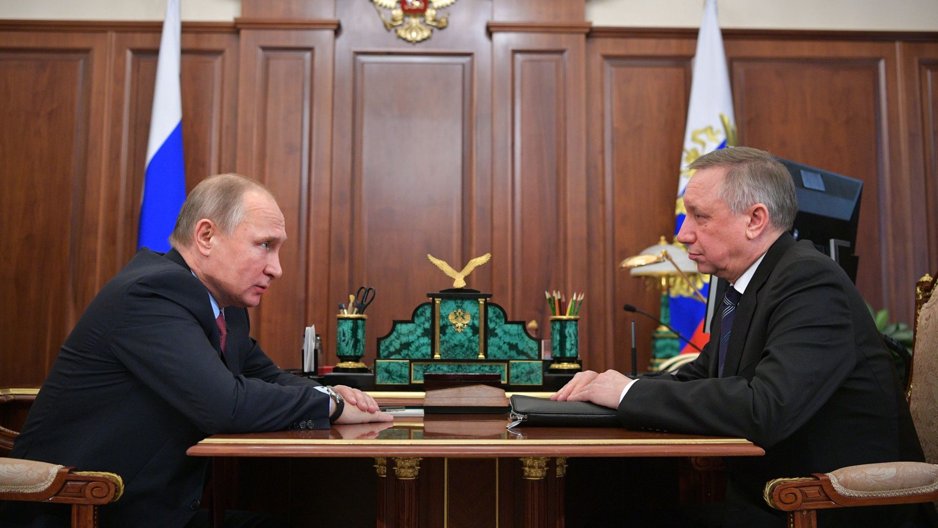 Президент РФ Владимир Путин и полпред в ЦФО Александр Беглов во время встречи. 12 января 2018 Президент РФ Владимир Путин и полпред в ЦФО Александр Беглов во время встречи. 12 января 2018 - РИА Новости, 1920, 27.04.2021