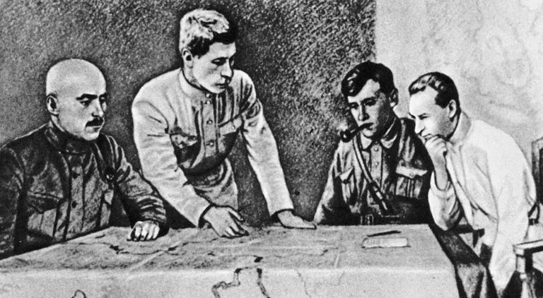 Главком армии Дальневосточной республики Василий Блюхер (слева) и члены военного совета Восточного фронта за разработкой плана Волочаевской операции Главком армии Дальневосточной республики Василий Блюхер (слева) и члены военного совета Восточного фронта за разработкой плана Волочаевской операции