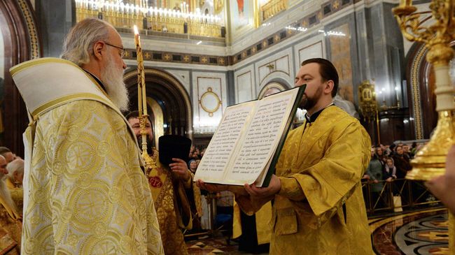 Патриарх Кирилл совершает молебное пение на новолетие в Храме Христа Спасителя в Москве 