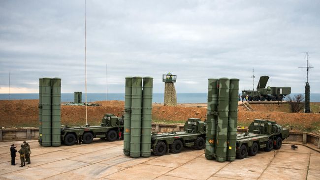 Комплекс ПВО С-400 Триумф на охране российских воздушных границ в Севастополе