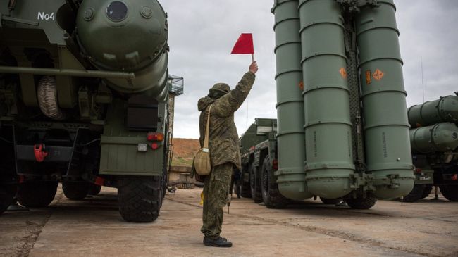 Комплекс ПВО С-400 Триумф заступил на охрану российских воздушных границ в Севастополе. 13 января 2017 Комплекс ПВО С-400 Триумф заступил на охрану российских воздушных границ в Севастополе. 13 января 2017